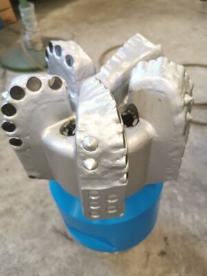 Mũi khoan kim cương PDC 5 lưỡi, thân thép 9.5 inch, lưỡi cắt 16mm