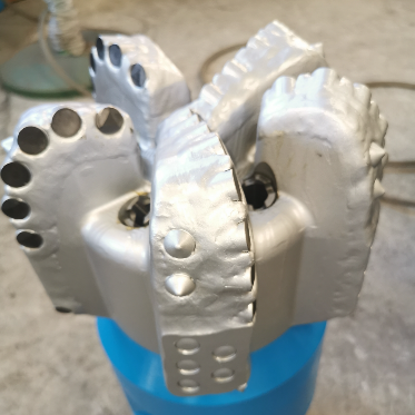 9 1/2 Inch Steel Body 5 Blade 16mm Cutter Pdc Kim cương khoan