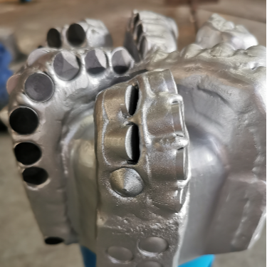 6-5/8 inch Diameter S613 PDC Drill Bit API Reg Công cụ khoan